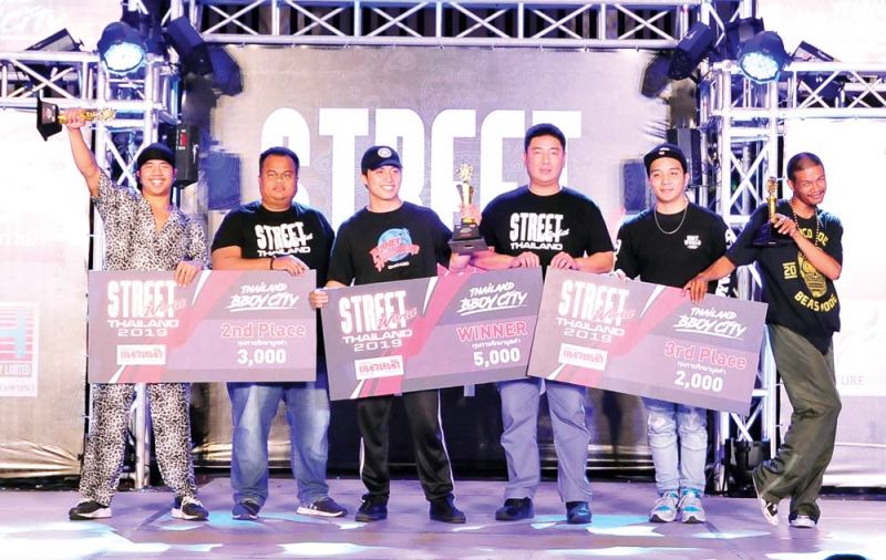 ผู้ได้รับรางวัล B-BOY 1 on 1 ชนะเลิศ สิรภพ ตั้งรัตนไพบูลย์, รองชนะเลิศ
อันดับ 1 ศตวรรษ สุวรรณสุข,รองชนะเลิศอันดับ 2 อัครวุฒิ โหมดใหม่