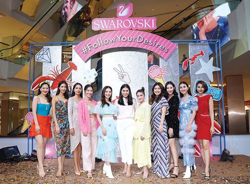 สองผู้บริหารสวารอฟสกี้ นิชานันท์ ปัญญา และ ศุภทัย ปัญจบุญ และเหล่าเซเลบริตี้ที่มาร่วมงาน