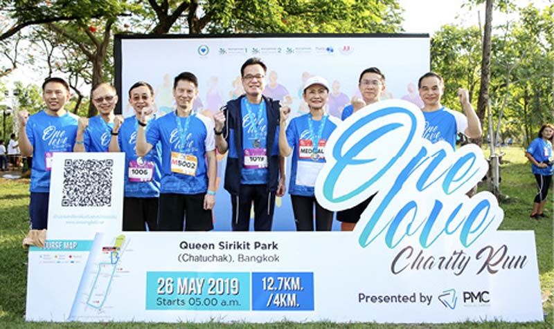 นพ.อนันตศักดิ์ อภัยรัตน์ และผู้บริหารโรงพยาบาลกลุ่ม PMC

