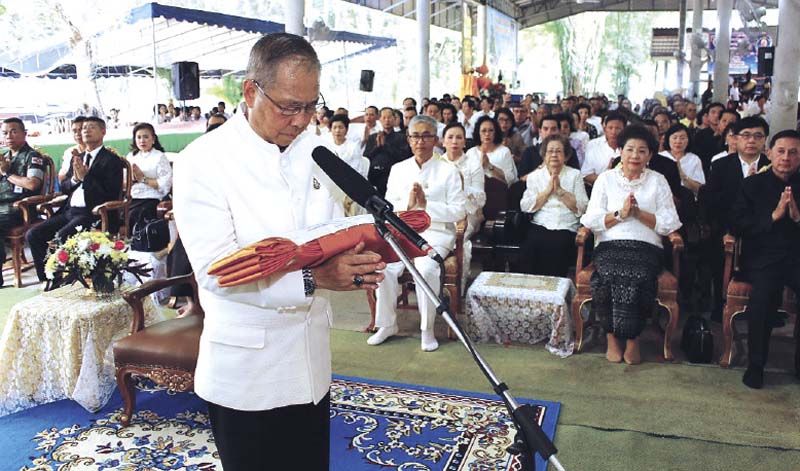 ประธานในพิธี กล่าวถวายผ้าพระกฐิน

