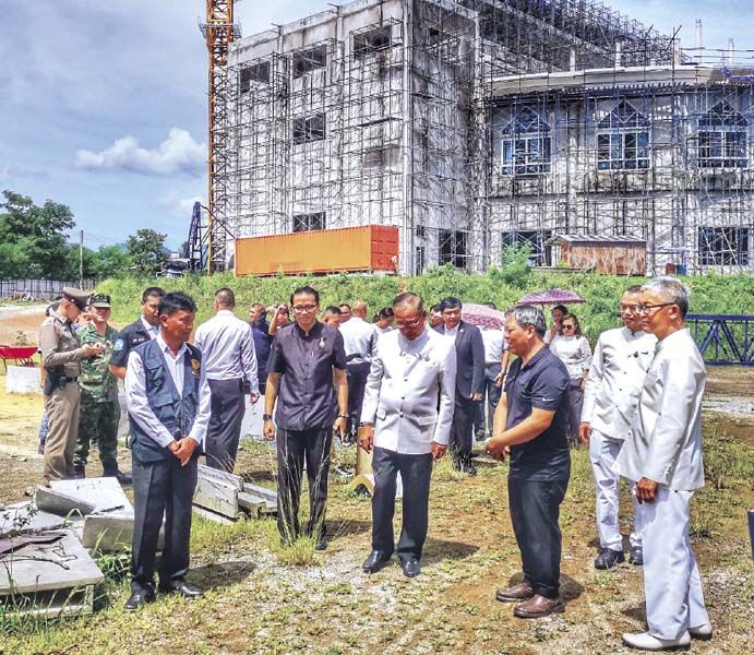 ประธานจัดสร้างพระ ตรวจเยี่ยมการก่อสร้าง