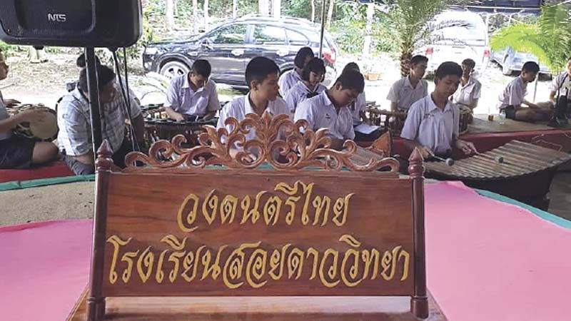 นักเรียนโรงเรียนสอยดาว นำวงดนตรีไทยมาร่วมงานบุญทุกครั้ง