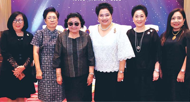 พิชญา เมืองเนาว์, นงลักษณ์ พงศ์พิสุทธิ์, ท่านผู้หญิงเพ็ญศรี วัชโรทัย, ผาณิต พูนศิริวงศ์ และ ดวงพร สัจจาพิทักษ์