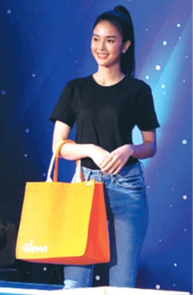 แฟชั่นโชว์ผลิตภัณฑ์จากแบรนด์ “พึ่งพา” และผลิตภัณฑ์จากชุมชนยั่งยืน