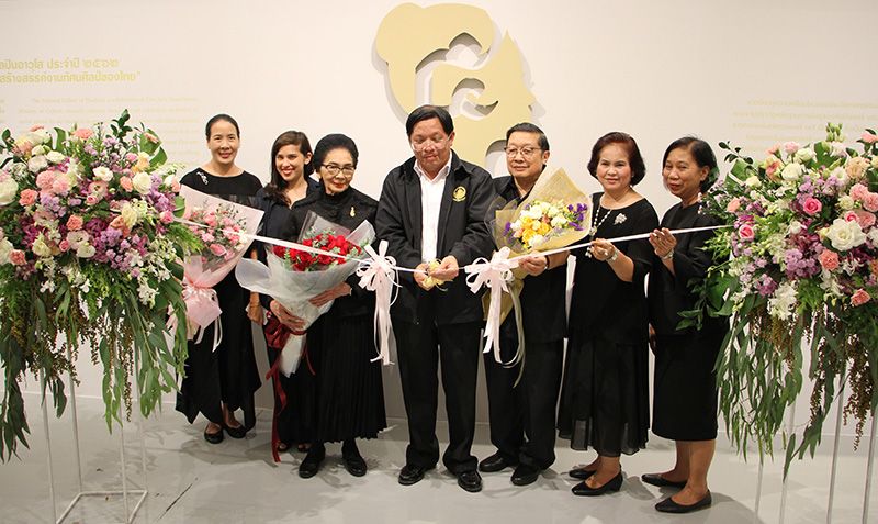 อนันต์ ชูโชติ อธิบดีกรมศิลปากร ประธานในพิธีเปิดนิทรรศการ 5 ศิลปินสตรี กับบทบาทการสร้างสรรค์งานทัศนศิลป์ไทย

