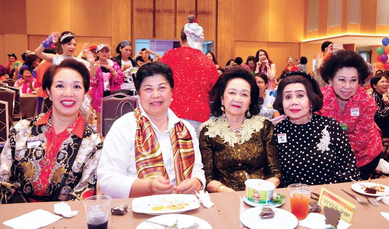 คล้ายจันทร์ พันธุ์แมน, ดร.ผุสดี ตามไท, โศภี โชติกะพุกณะ, พญ.ปิยรัตน์ นิวาตวงศ์ และ พวงทอง สัจจาภินันท์