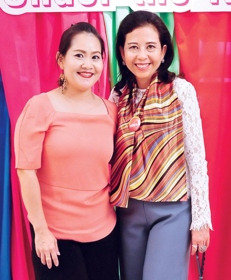 ธัญรัศม์ พิมลสิงห์ กับ ลิสา นะวงศ์ นายกสมาคมศิษย์วังหลัง-วัฒนา