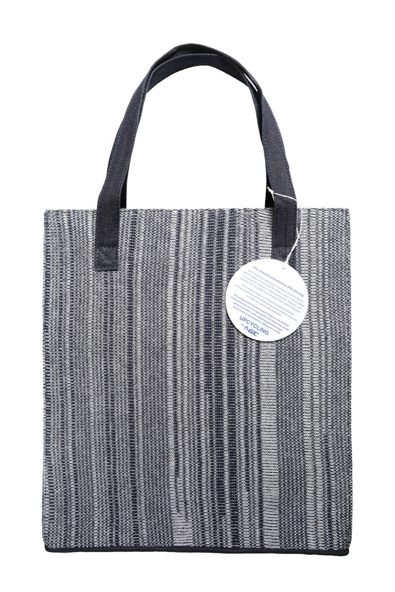 กระเป๋า Tote Bag 

ผลิตโดยเส้นด้ายรีไซเคิลจากขยะพลาสติก
