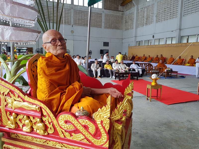 หลวงพ่อปั่น วัดหนองกระทุ่ม

