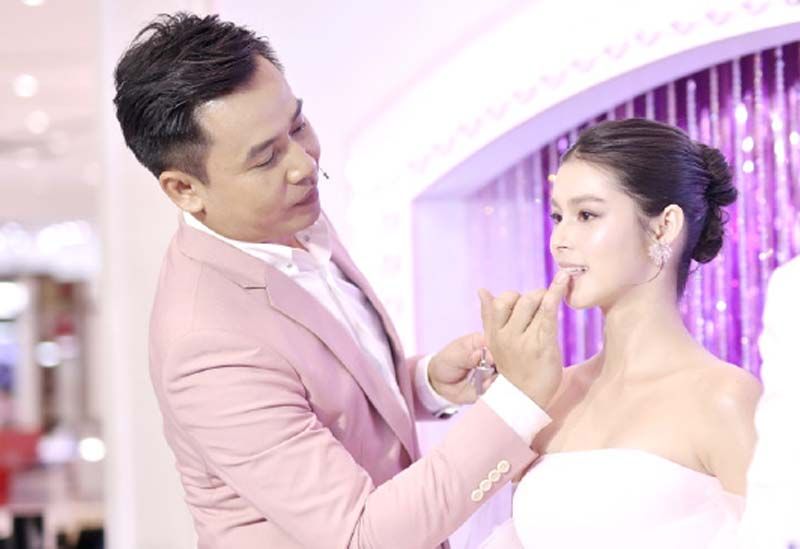 จิม-ปรีชา ดวงเพชร สาธิตการแต่งหน้าสไตล์ Pink Bling