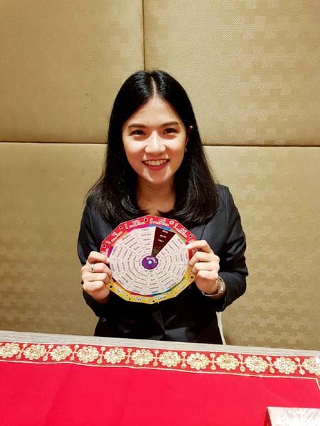 อ.วรัลชญาน์ ไตรเมธีเกียรติ
(ไพ่ออราเคิล เลขศาสตร์)