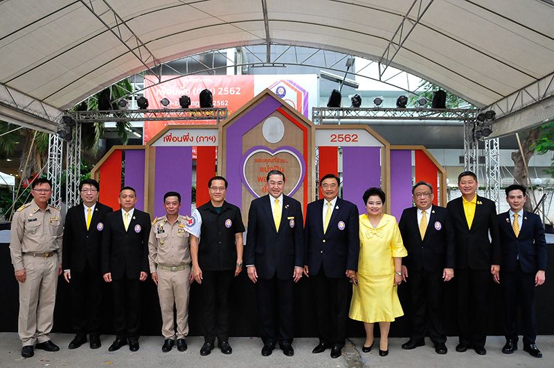 นิวัติ ลิ้มสุขนิรันดร์, สันติ สาทิพย์พงษ์, พล.ต.ต.รักษ์จิต หม้อมงคล, สันติ ป่าหวาย, วีระศักดิ์ โควสุรัตน์,ศ.พิเศษ ดร.สุรเกียรติ์ เสถียรไทย, ดร.สรจักร เกษมสุวรรณ, สายสม วงศาสุลักษณ์, ศ.พิเศษ ธงทอง จันทรางศุ,น.ต.วรวิทย์ เตชะสุภากูร และ ฐิติวัฒน์ ว่องวรรณกุล