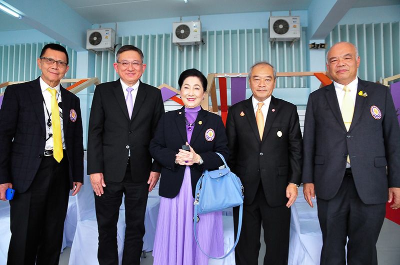 รศ.นพ.พิชิต สุวรรณประกร, ศ.พิเศษ ดร.กิตติพงษ์ กิตยารักษ์, ผาณิต พูนศิริวงศ์,ดร.รอยล จิตรดอน และ ฉัตรชัย พรหมเลิศ