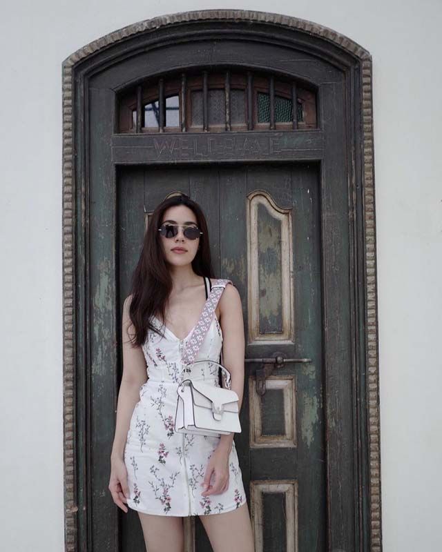 ส่วนสาวๆ สายแฟฯ ถ้าไม่อยากตกเทรนด์ตามไปช้อป ค็อกชิเนลเล่ เมอร์รายา ไทย อิดิชั่น (Coccinelle MURRAYA Thai Edition) กันได้ ที่เซ็นทรัลเวิลด์ โซน Beacon ชั้น 1 โทร.064-626-9810และ เกษรวิลเลจ ชั้น 1 โทร.02-656-1479, 064-302-197