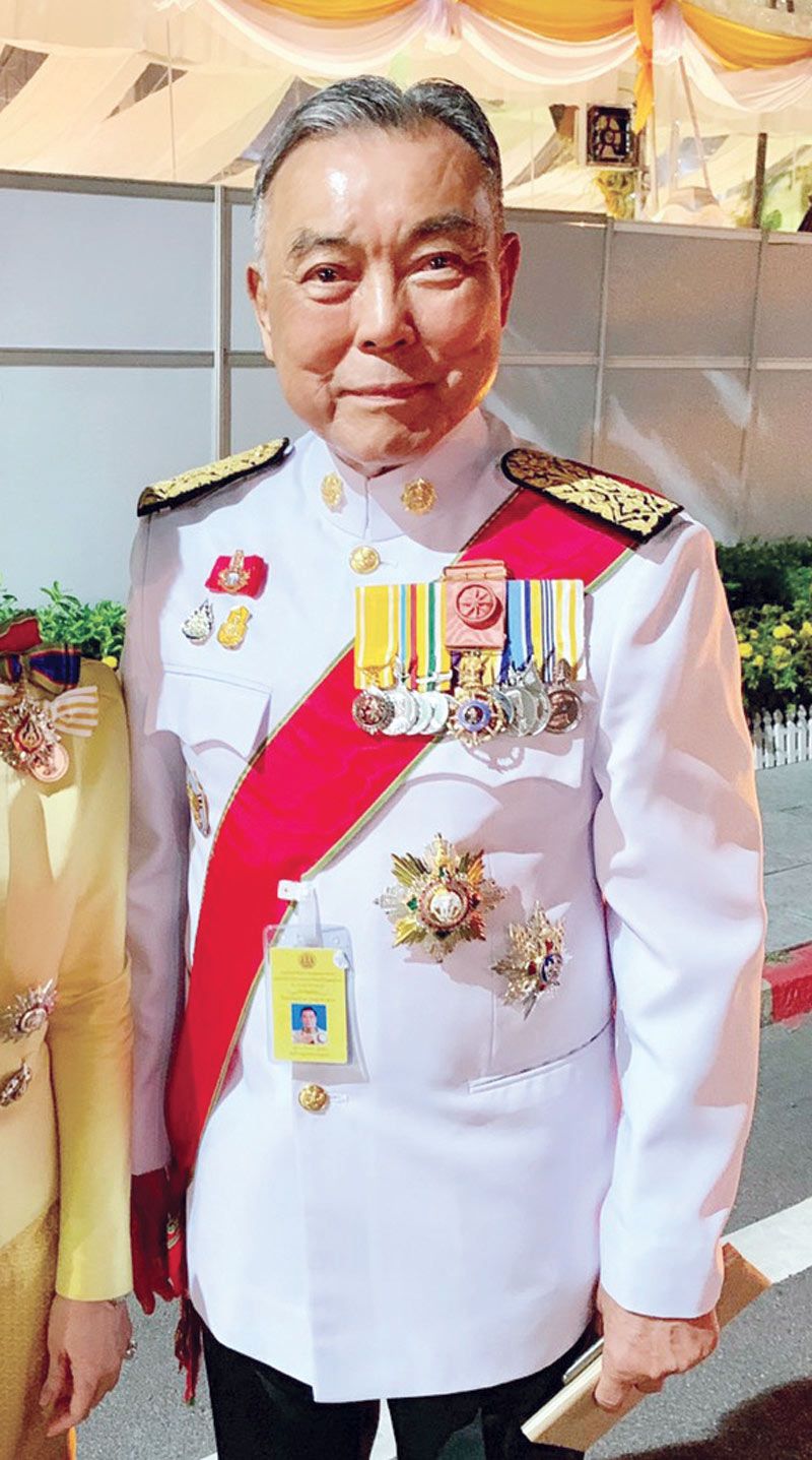 พล.อ.อ.ธีรเดช มีเพียร
