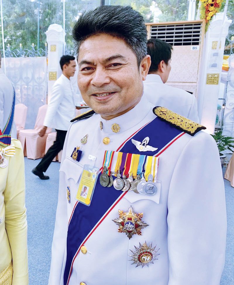 เทพไท เสนพงศ์