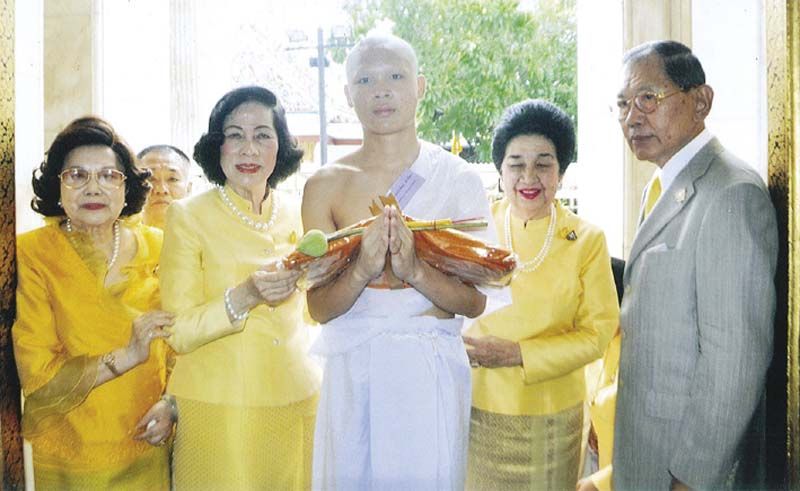 ดร.ศศมนต อินทุภูติ นายกพุทธสมาคมฯ ร่วมเป็นเจ้าภาพกับ ดร.ศุลีมาศ สุทธิสัมพัทน์ ประธานโครงการบรรพชา
สามเณร, คุณหญิงโรส บริบาลบุรีภัณฑ์, ศ.พิเศษวิชา มหาคุณ 
ประธานในพิธี ร่วมมุทิตาจิตและส่งนาคสามเณรทั้ง 68 รูป เข้าพระอุโบสถเพื่อบรรพชาเป็นสามเณรต่อไป