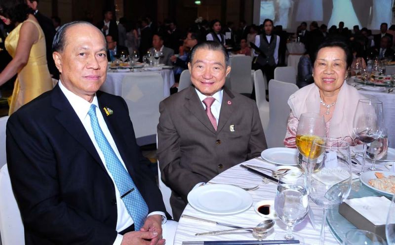 พล.อ.อนุพงษ์ เผ่าจินดา รมว.กระทรวงมหาดไทย, เจริญ-คุณหญิงวรรณา
สิริวัฒนภักดี