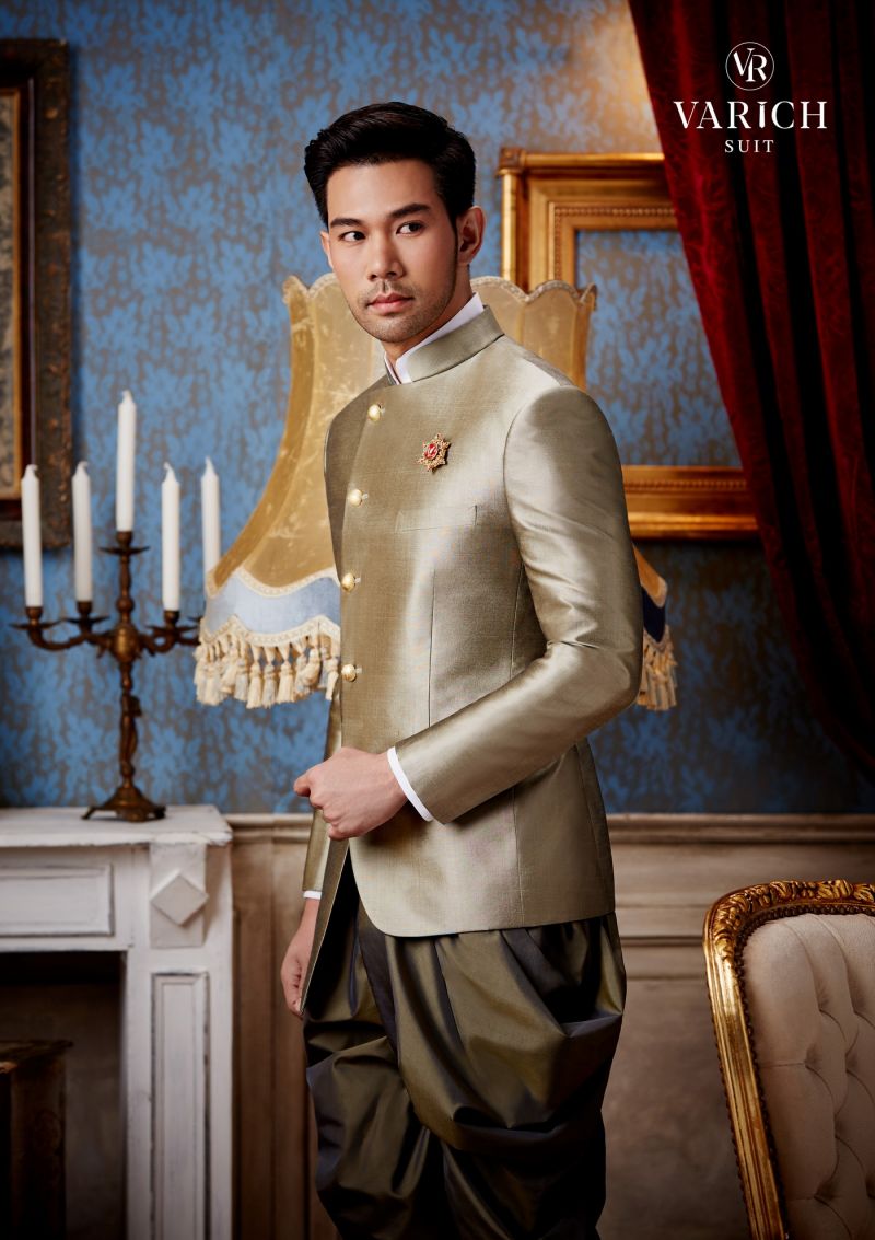 ผู้หญิง 'วาริช สูท' เปิดตัวคอลเลคชั่นชุดเจ้าบ่าว “Thai silk groom