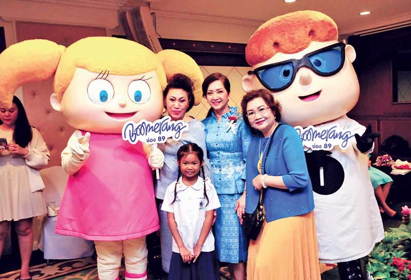 เพ็ญศรี สุขเจริญผล, รักษา แสงภู่, พัชรา มาดล ชวนน้องๆ ถ่ายภาพกับ “เด็กซ์เตอร์” และ “ดีดี” การ์ตูนสุดฮอตจากช่องบูมเมอแรง