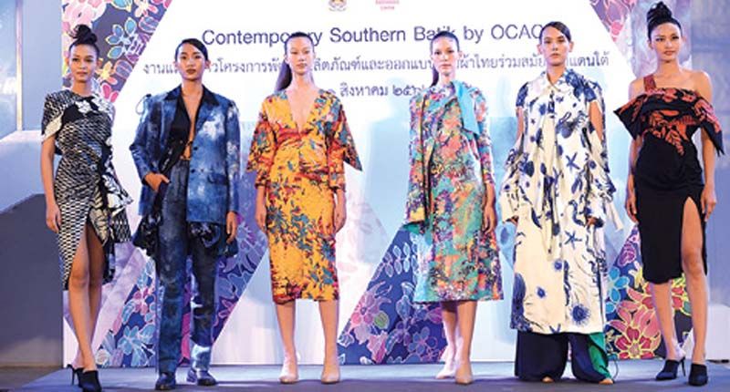 ผลงานการออกแบบเครื่องแต่งกายผ้าไทยจากผ้าบาติก

