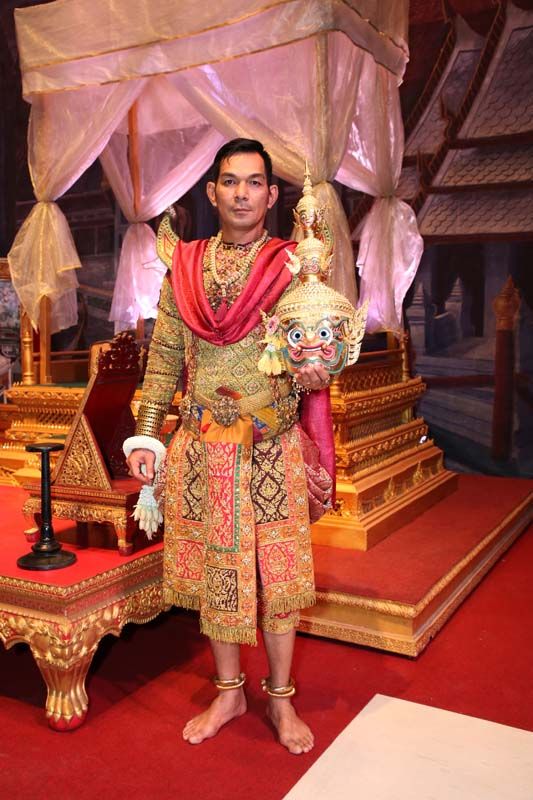 อ.วัชรวัน ธนะพัฒน์ ผู้แสดงบท ทศกัณฐ์