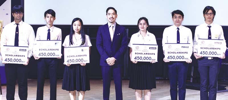 ประกาสิทธิ์ พรประภา มอบทุนคณะวิศวกรรมศาสตร์ ภาคภาษาอังกฤษ