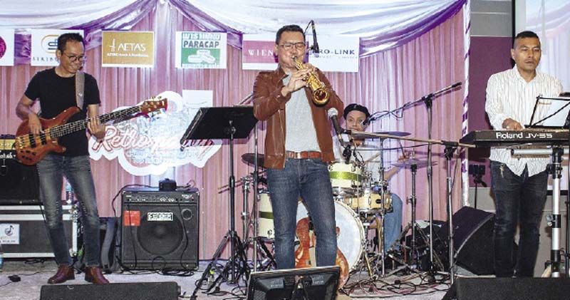 วง The Brothers Five ปลื้มเล่นไม่ยอมหยุดพักเช่นกัน