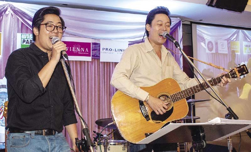 สองหนุ่มดูโอแห่ง Elvich & Knight