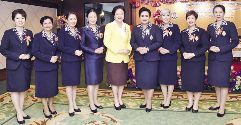 วาสนา ขวัญเมือง ต้อนรับ ดร.ปฤถา พรหมเลิศ นายกสมาคมแม่บ้านมหาดไทยและอุปนายกสมาคม ที่มาร่วมงาน มลสุดา ชำนิประศาสน์, จิรวรรณ เพ็ญพาส, มีนา รัตนเสนีย์พักตร์, พิมล สุดประเสริฐ,
ปรานต์ทิพย์ ธิติศักดิ์, สุภาภรณ์ ภักดีจรัส และ พัชรี ปรีเปรม