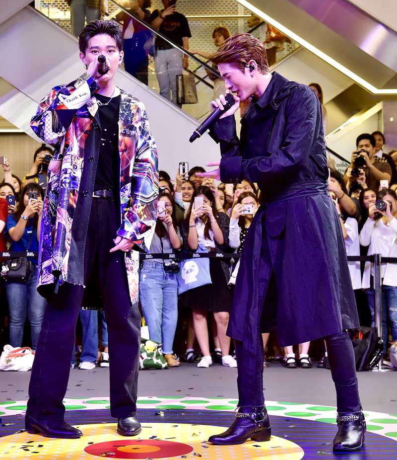 แจ๊คกี้และปอร์เช่ โชว์พิเศษเปิดงาน
