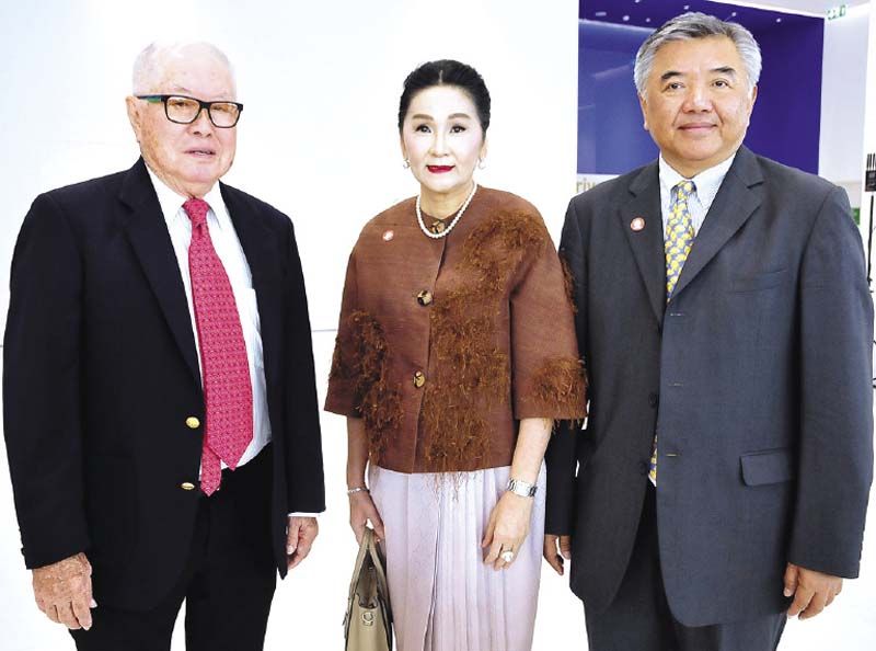 ธนวัฒน์ ลีละพันธุ, ระพีพรรณ ทรัพย์อัประไมย และ ชาญชัย
สุขศรี