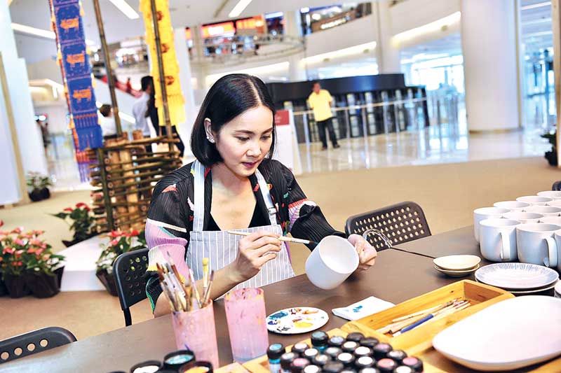 ม.ร.ว.จันทรลัดดา ยุคล อุบลเดชประชารักษ์ เพ้นท์เซรามิก