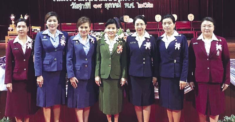 ผู้แทนสมาคมแม่บ้านเหล่าทัพ มาร่วมงานทุกปี วนิดา นาคพาณิชย์ อุปนายก ส.ทบ., นาวาเอกหญิง
งามพิชญ์ กระเทศ และ ฉันทลักษณ์ ณ บางช้าง อุปนายก ส.ทร, พรอัปสร นิลจิลดา และ กรุณา พรรณพิกุล อุปนายก ส.ทอ., สุขุมาล ชิงดวง เลขานุการ ส.ตร.