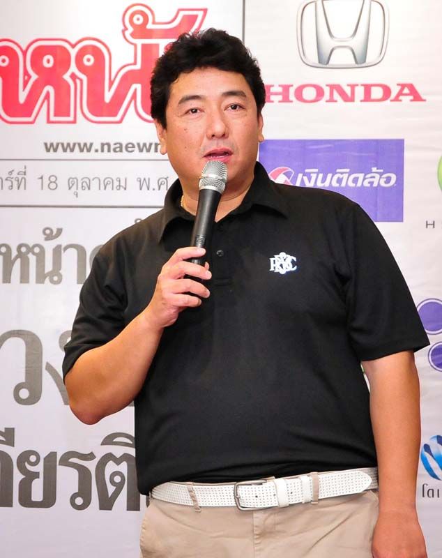 ผรณเดช พูนศิริวงศ์ กก.ผจก.นสพ.แนวหน้า และประธาน กก.จัดการแข่งขันฯ กล่าวเปิดงานพร้อมขอบคุณเหล่า
นักกอล์ฟที่มาร่วมการแข่งขันในครั้งนี้