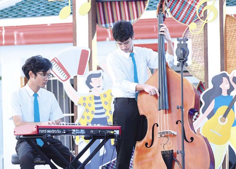 การแสดงดนตรี จากคณะดุริยางคศาสตร์ มหาวิทยาลัย
ศิลปากร