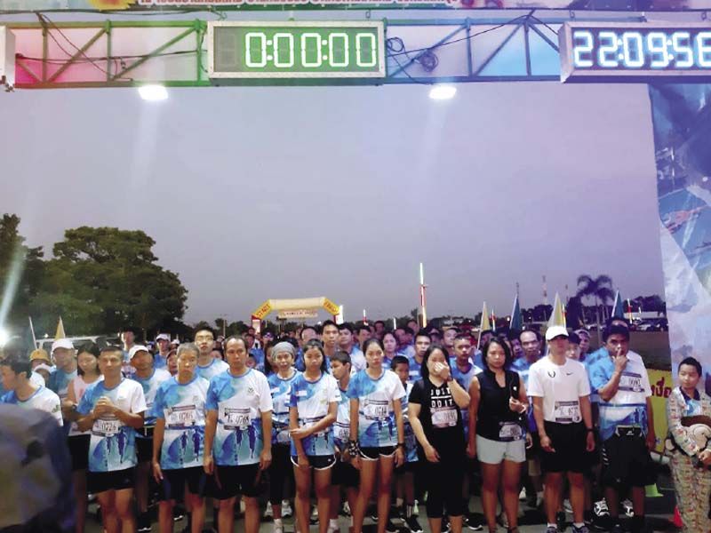 จุดสตาร์ทปล่อยตัวนักวิ่งที่มาร่วม เดิน วิ่ง เพื่อการกุศล ได้ทั้งบุญ ได้ทั้งสุขภาพที่ดี