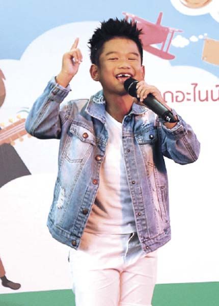 ด.ช.ปุญญพัฒน์
อธิกเศวตพฤทธิ์
โชว์ความน่ารักสดใส
ในการร้องเพลง
“แค่ยิ้มก็พอ”