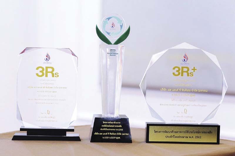 โล่รางวัล 3Rs Award รางวัล Zero Waste to Landfill Achievement Award และรางวัล 3Rs+ plus Awards ระดับเหรียญทอง