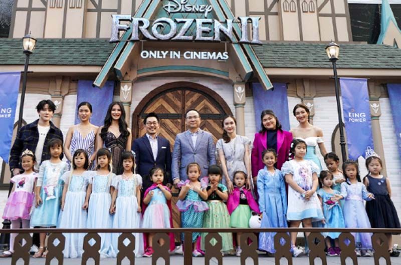 เปิดงานโดย นิพนธ์ รักศรีอักษร พร้อมด้วย ปรีชา อาชามงคล ร่วมด้วย
ไมค์-พิรัชต์ นิธิไพศาลกุล, แพนเค้ก-เขมนิจ จามิกรณ์, มิกิ - อิงกมล จามิกรณ์,
บุ๊ค-ณัชชารีย์ กิจวิริยะธนโชติ และ เบสท์-ณิชารีย์ จากวงโอลีฟ