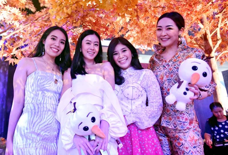 ศรัณยภัค เพ็ญชาติ, หฤทัย ไชยันต์, จรสพรรณ
สวัสดิวัตน์ และ ณชา จึงกานต์กุล