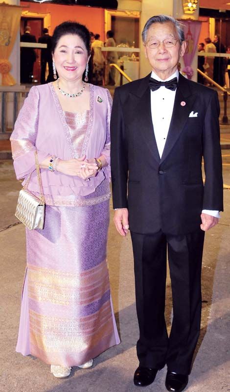 ชวน หลีกภัย ประธานรัฐสภาและประธานสภาผู้แทนราษฎรกับผู้หญิงแนวหน้า ผาณิต พูนศิริวงศ์