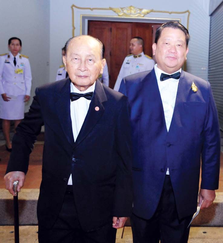 พารณ อิศรเสนา ณ อยุธยา และบุตรชาย พิพัฒพงศ์ อิศรเสนา ณ อยุธยา