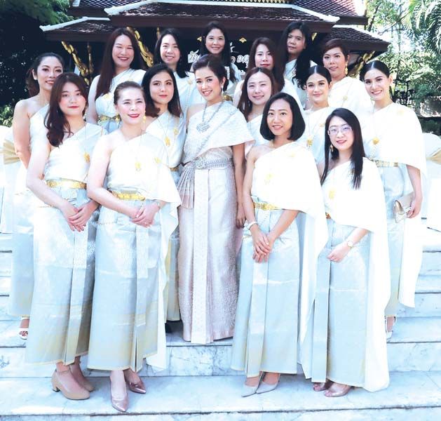 เจ้าสาวกับเพื่อนๆ