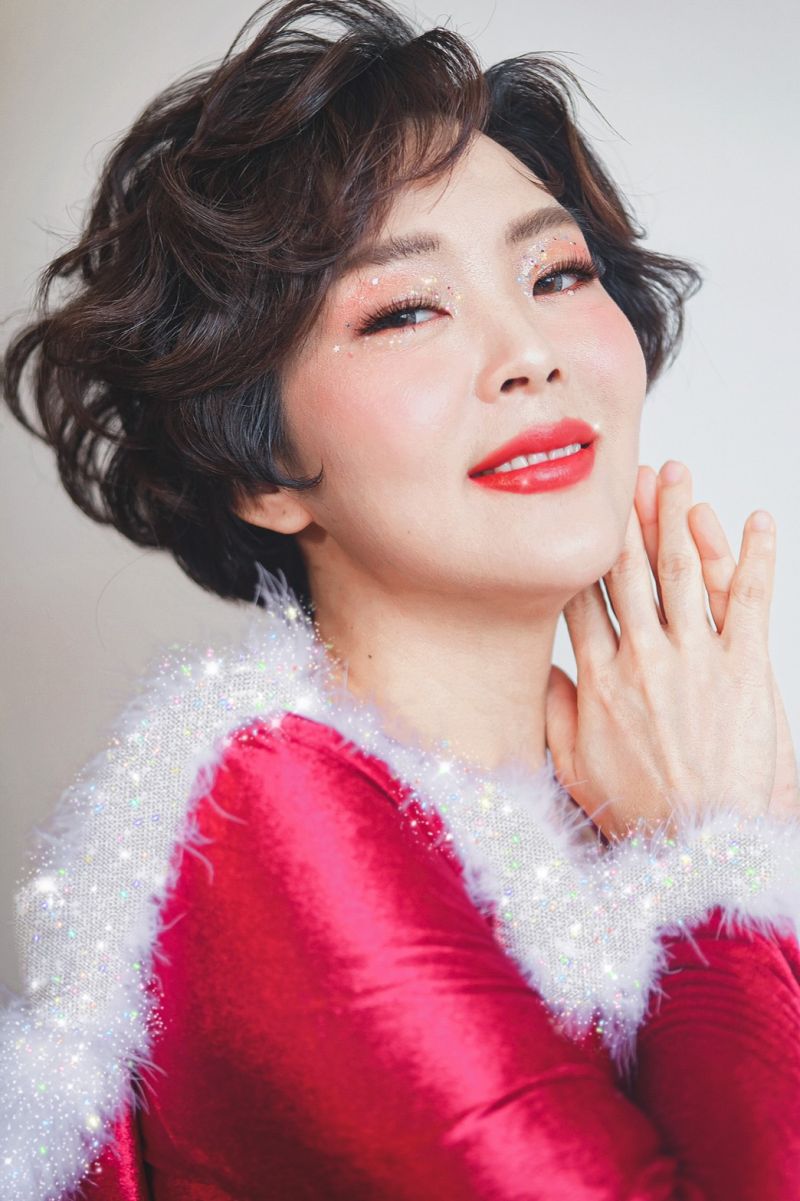 ลุลา กันยารัตน์ : สวัสดีปีใหม่ทุกๆคนเลยนะคะ ขอให้ปีใหม่นี้มีแต่ความสุข สุขกาย สุขใจ สุขภาพแข็งแรง แล้วก็ไม่ว่าจะทำเรื่องอะไรก็มีแต่เรื่องดีๆเข้ามา ไม่ว่าปรารถนาสิ่งใดก็ขอให้ได้สมหวังทุกประการเลยนะคะ ดูแลรักษาตัวเองดีๆ Happy New Year ค่ะ