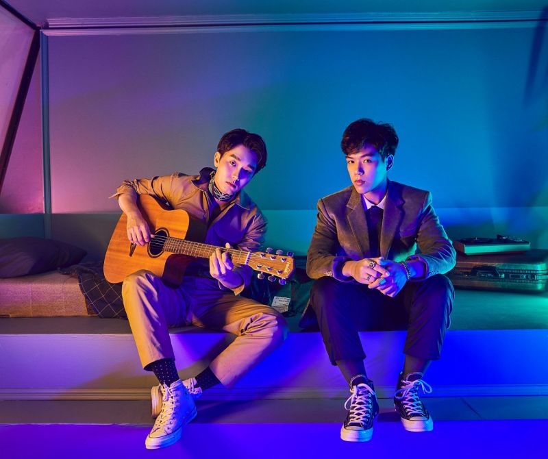 แทนไท และ พลจัง วง Ampersand:พวกเราวง Ampersand ขอให้ทุกคนมีสุขภาพแข็งแรง โรคภัยไม่เบียดเบียนนะครับ แล้วก็สำหรับใครที่คิดหวังอยากจะทำอะไร อยากจะได้อะไรในปีหน้า ก็ขอให้สมหวังดั่งที่ตั้งใจ และ สำคัญที่สุดขอให้ทุกเดินทางกลับบ้านกันอย่างปลอดภัย แถมเปิดเพลงพวกเราฟังแก้ง่วงด้วยนะครับผม