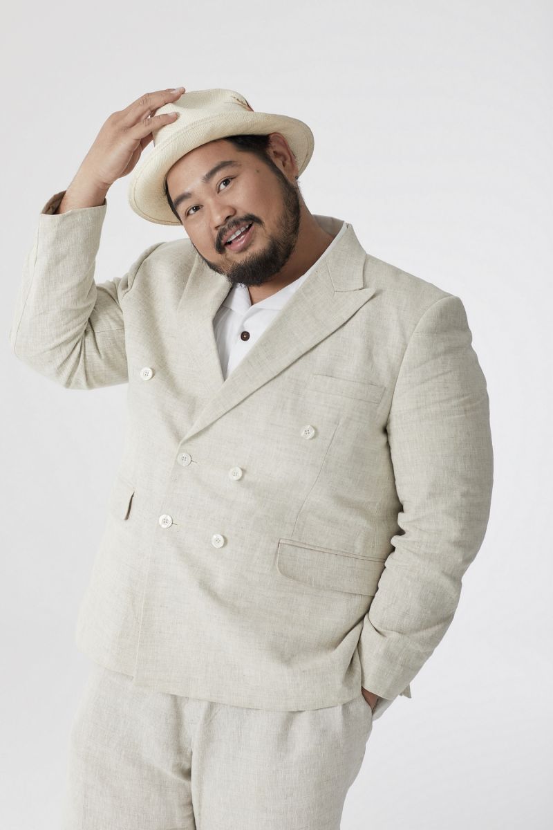 ป๊อบ – ปองกูล : สวัสดีปีใหม่ครับทุกคน ปีใหม่นี้ก็ขอให้ทุกคนมีความสุขกันมากๆนะครับ ขอให้คิดสิ่งใดสมความปรารถนา อวยพรแบบที่เค้าอวยพรกันทั่วไปเลย แต่ผมเชื่อว่ามันจะเป็นคำอวยพรที่ดีสำหรับทุกๆคนแน่นอน ในปีเก่าที่ติดลบก็ทิ้งมันไปก่อน  เริ่มต้นสิ่งที่ดีรับปีใหม่ เริ่มนับศูนย์  นับหนึ่ง นับสอง นับสาม สี่ห้าไปเรื่อยๆ มันจะทำให้เราประสบความสำเร็จได้ครับ 