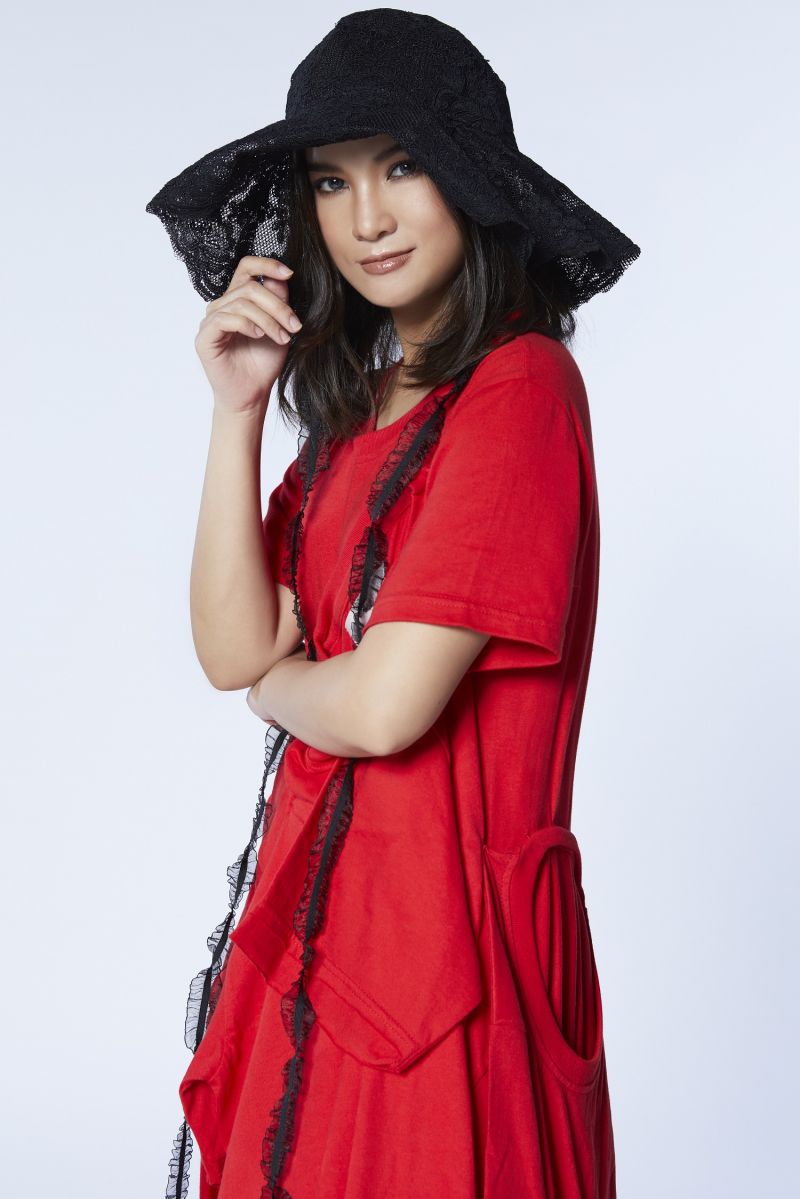 แพรว คณิตกุล : แพรวอยากจะขออวยพรให้ทุกๆคนมีความสุขทุกๆวันนะคะ ส่วนเรื่องต่างๆที่ไม่ดีก็ให้ทิ้งไว้กับปีเก่าๆ แล้วเริ่มต้นใหม่ ให้ทุกคนมีรอยยิ้มตลอดปีใหม่นะคะ