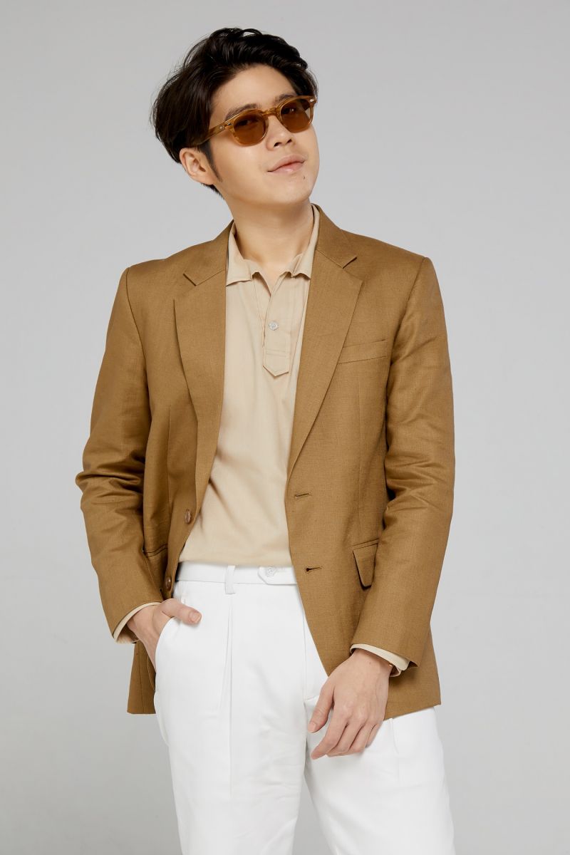 อะตอม ชนกันต์ : สวัสดีปีใหม่ทุกคนนะครับขอให้เป็นปีที่มีความสุขแล้วก็สดชื่นกว่าทุกปีที่ผ่านมา ขอให้เจอสิ่งที่ตามหา ผมขอให้คุณได้เจอในปีนี้ รวมถึงเดินทางเป็นห่วงมากๆ ถ้าจะสังสรรค์กันเมาอย่าขับรถเลยนะครับ ขอให้ทุกคนเดินทางปลอดภัยสวัสดีปีใหม่ แล้วมาเจอกันในคอนเสิร์ตใหญ่ของผมนะครับผม