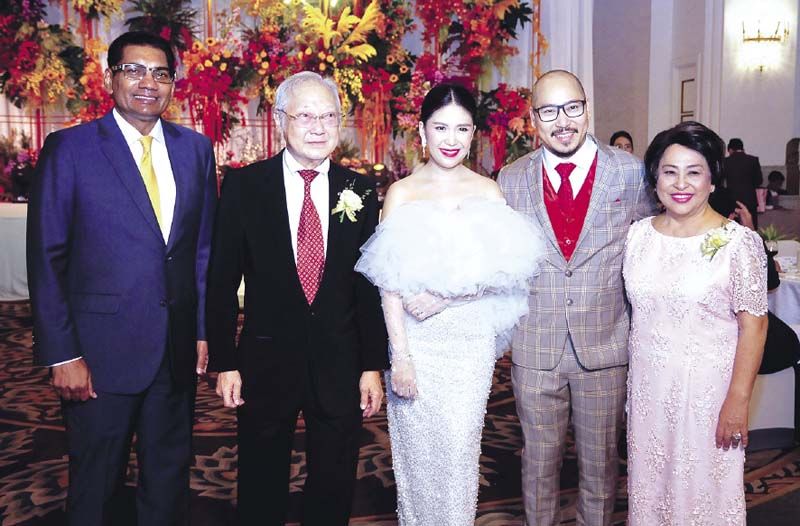 Mr.Mutiah Gandhi CEO บริษัท INFORMA ร่วมยินดี